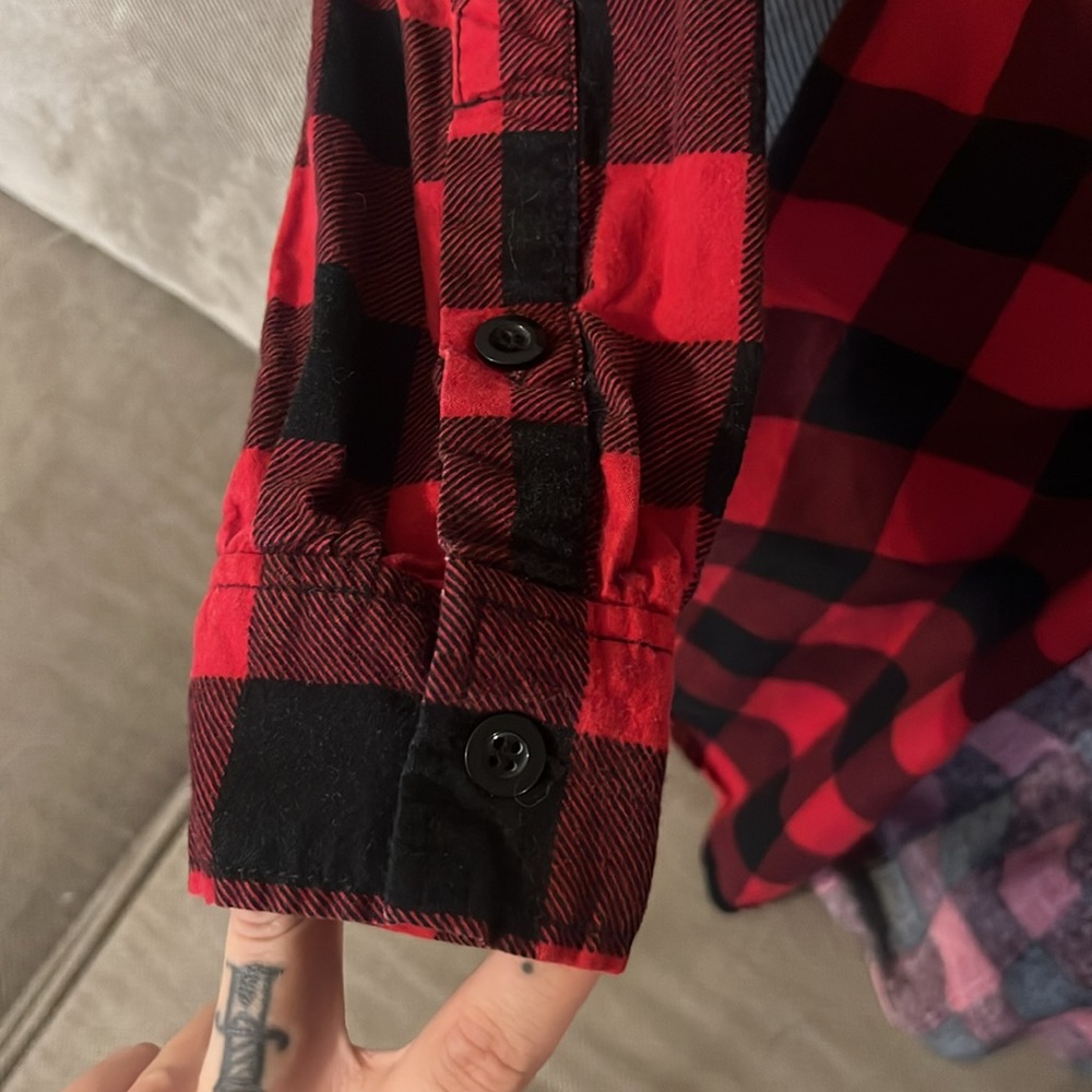 Button up flannel - Picture 4 of 6